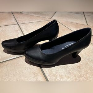 DorKing by Fluchos Black Pump Heels